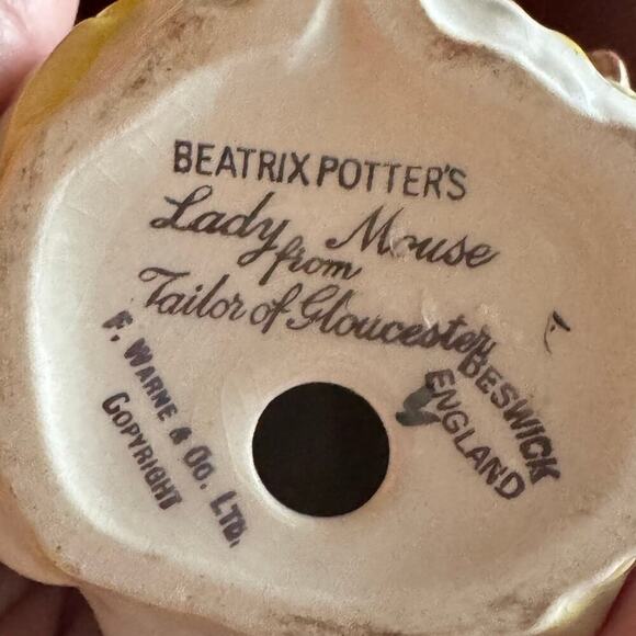 Beatrix Potter Lady Mouse Tailor of Gloucester Beswick England Figurine - Picture 7 of 8